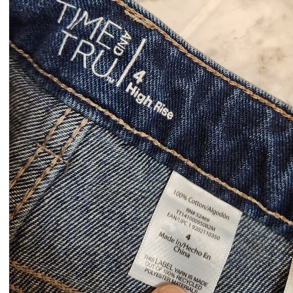 Time and Tru Women's High Rise‎ Distressed Denim Shorts Size 4 - Picture 3 of 6